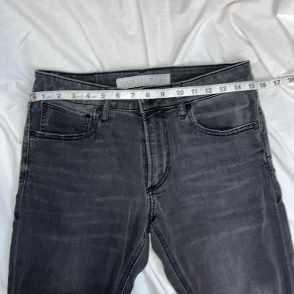 Gently used men’s EXPRESS gray distressed super skinny fit stretch denim 30 x 32 - Picture 5 of 10